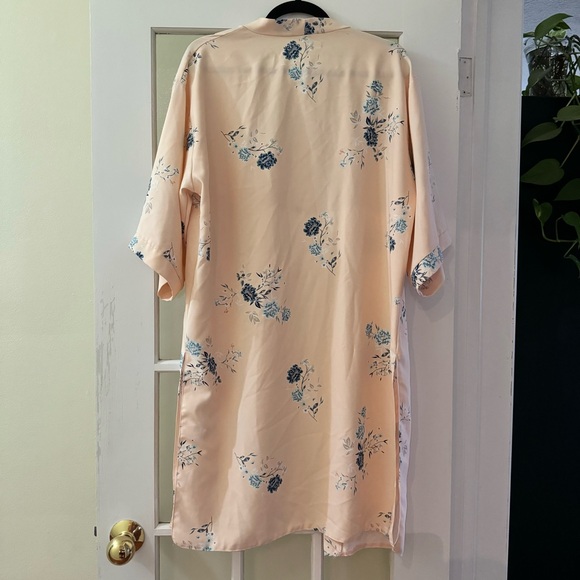 Floral Robe - Picture 2 of 4